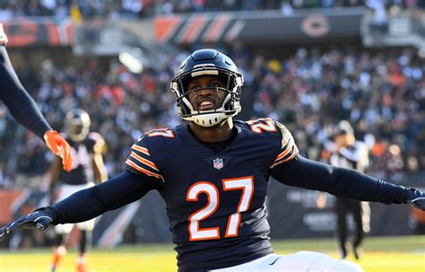 The longest-tenured player on the Bears is back for 2023